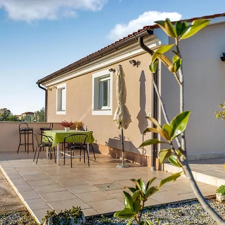 Holiday home Lovely In With Wifi